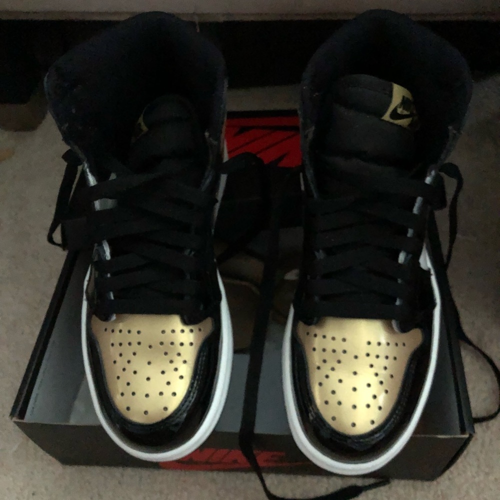 Air Jordan Retro 1 high  OG NRG gold toe size 4/36